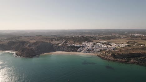 pequeña playa de praia de burgau, algarve