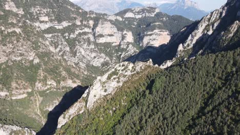 Aerial-views-of-a-mountain-range-with-a-Valley-in-the-Spanish-Pyrenees,-near-Huesca