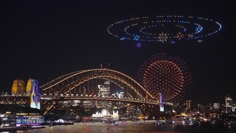 Galaxie-–-Drohnen-Lichtvorführung-Vor-Der-Sydney-Harbour-Bridge-Während-Des-Vivid-Light-Festivals-2023