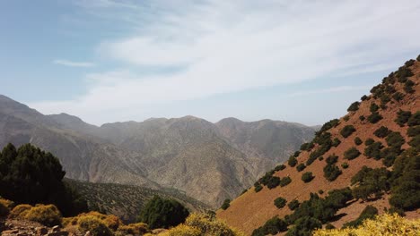 video de lapso de tiempo de marruecos, área de imlil, con las hermosas montañas del atlas en el fondo