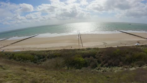 Nordseewindige-Tage-Mit-Überflug-Des-Strandes