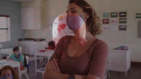 cráneo humano girando contra el retrato de una maestra que lleva una máscara facial en la escuela