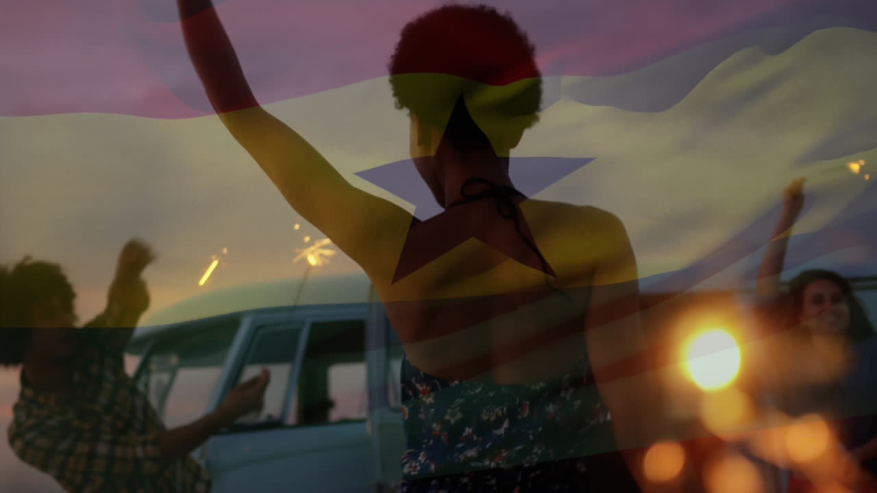 해변에서 즐겁게 지내는 친구 그룹 위에 가나의  ⁇ 발을 흔드는 애니메이션