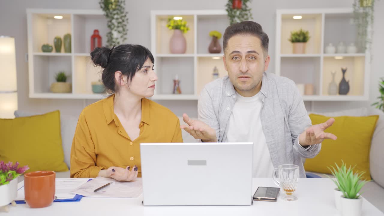 그 부부는 그들이 알지 못한다고 말했습니다.