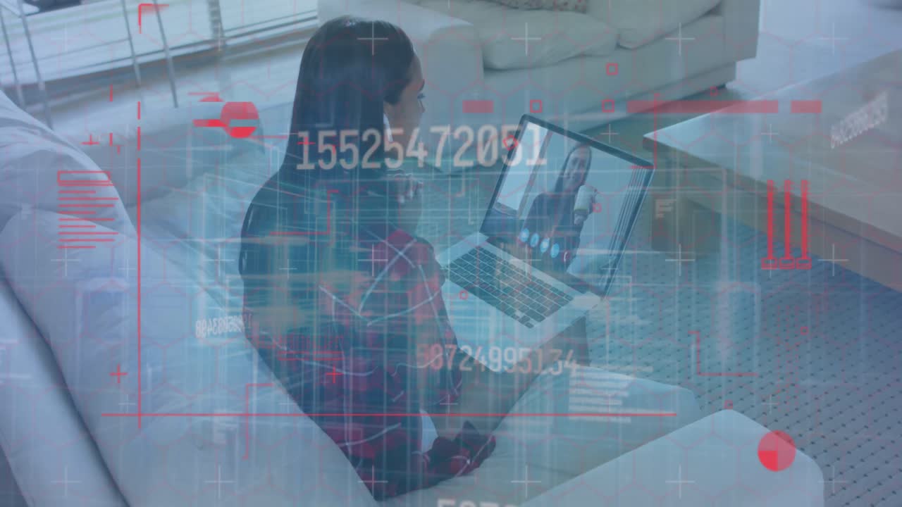 animación de números cambiantes y grabación de estadísticas sobre una mujer usando una computadora portátil en una videollamada