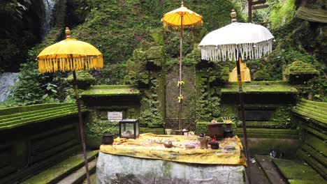 Hindu-Umbrellas-and-Praying-Site-at-Water-Purification-Temple-in-Bali-Indonesia,-Tampaksiring,-Pura-Mengening,-Worshiping-Altar