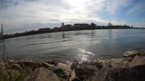 Barco-En-El-Lapso-De-Tiempo-Del-Río-Osijek,-Croacia