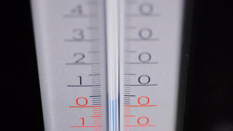 the thermometer scale where readings change