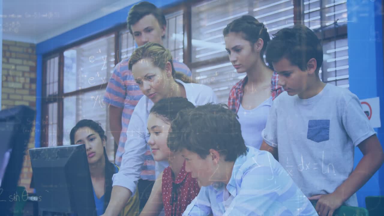 animación de ecuaciones matemáticas sobre niños de escuela usando computadora portátil en el aula