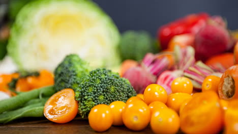 video de alimentos vegetarianos orgánicos frescos con verduras