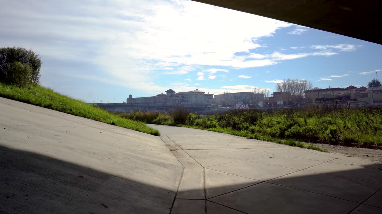 el valle de napa, el centro de napa amplio retiro en la orilla del río en un día nublado y soleado