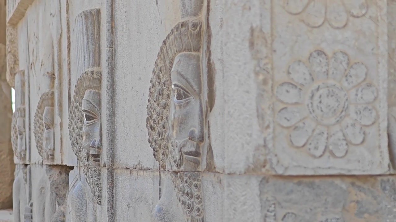Antichi bassorilievi persiani a Persepoli.