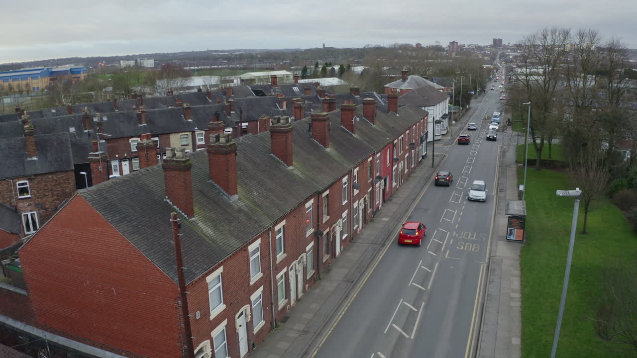 빅토리아 도로, 비키 도로, 핸리 도심으로 이어지는 가난한 지역, 인구와 열악한 도시 계획, 웨스트 미들랜드의 공중 오버헤드 전망