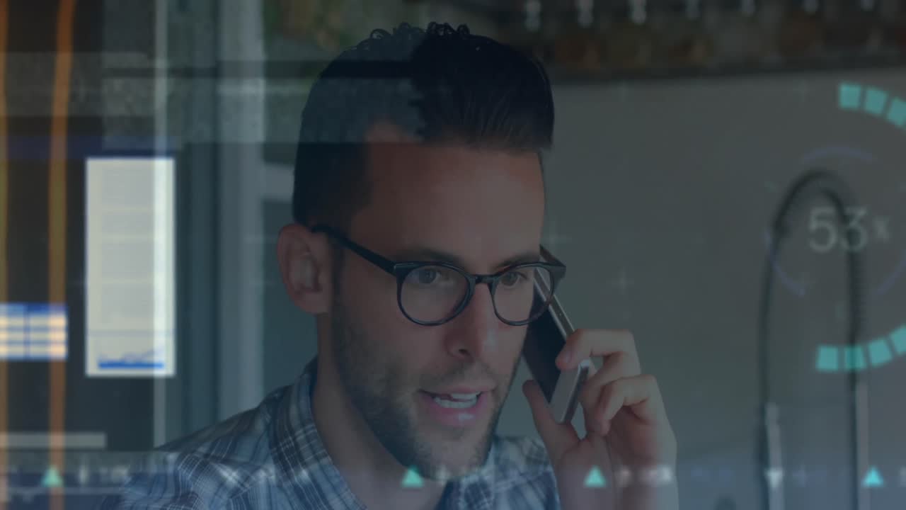 animación del procesamiento de datos financieros sobre el hombre utilizando un teléfono inteligente