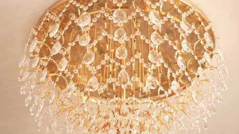 Hanging-crystal-chandelier,-rotating-upshot