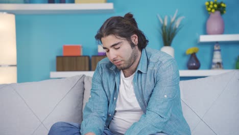 joven con problemas psicológicos y de salud mental.