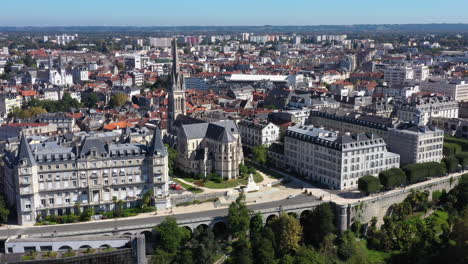 Pau-Francia-Iglesia-Saint-Martin-Boulevard-Des-Pyrénées-Vista-Aérea-Día-Soleado