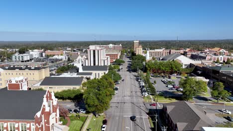 una antena en movimiento lento sobre tuscaloosa, alabama