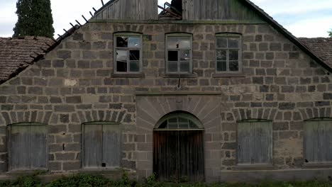 Ruinen-Eines-Alten-Hauses-In-Asureti,-Georgia---Antenne