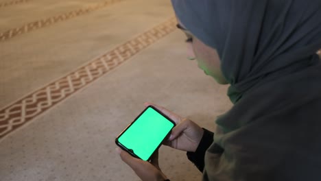 woman green screen smarthphone on mosque