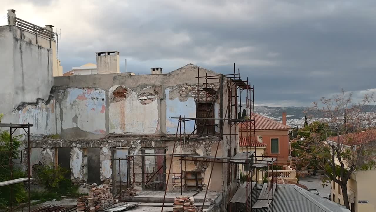 그리스 아테네 의 손상 된 건물 들