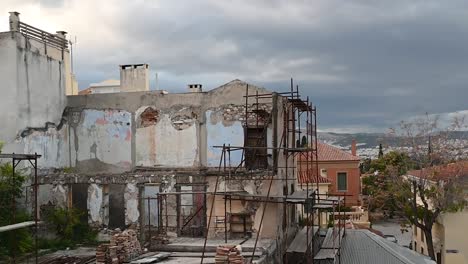 Damaged-buildings-in-Athens,-Greece