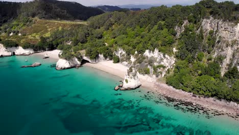 Te-Hoho-Rock-and-Cathedral-Cove-aerial-orbit-reveal-shot