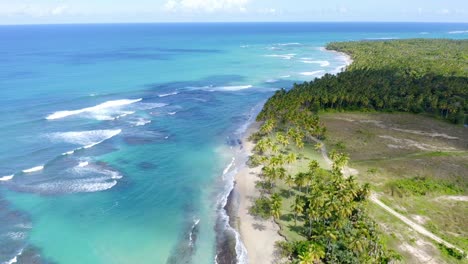 Contrast-colors-at-Esmeralda-bay,-Miches-in-Dominican-Republic