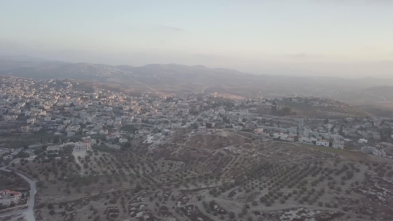 Vista aerea della città palestinese di Arraba