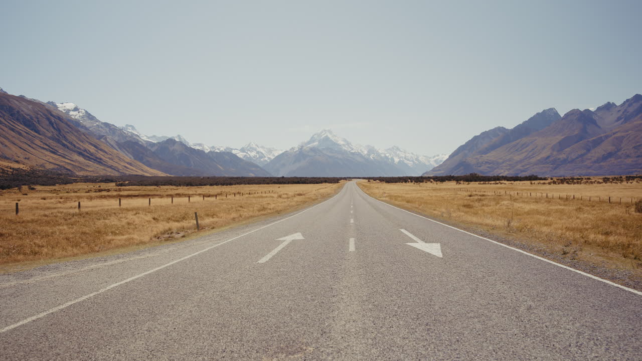 Road trip through the Southern Alps of New Zealand