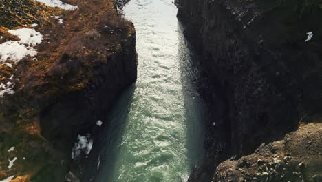 Luftaufnahme-Des-Nordischen-Gullfoss-Wasserfalls