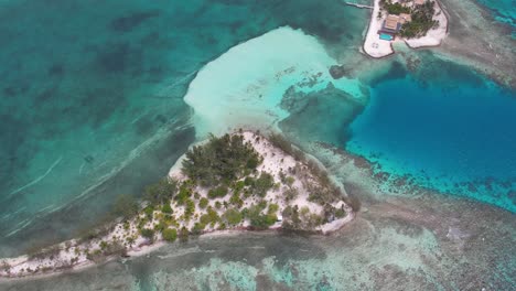 Aerial-view-of-beautiful-bay-islands-of-Utila,-Water-cay,-Utila-cay,-Jewel-cay-in-Atlantida,-Honduras