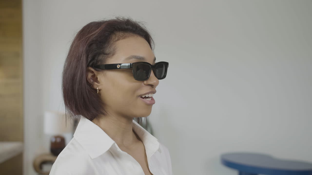 vista de cerca de una joven ciega