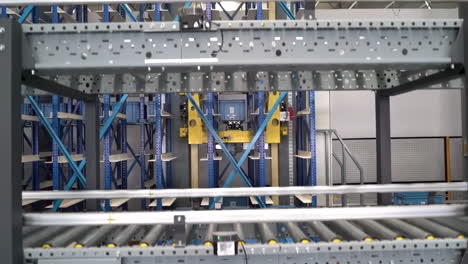 sistema automático de gestión logística de almacén inteligente, transportador de clasificación de bandejas de plástico en la industria para una fácil transferencia para la industria