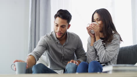 Lockere-Gespräche-Beim-Kaffee