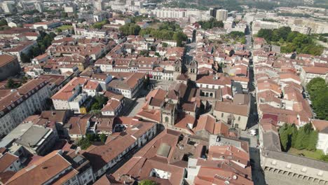 Charming-white-townhouses-red-roofs-downtown-Braga,-Portugal