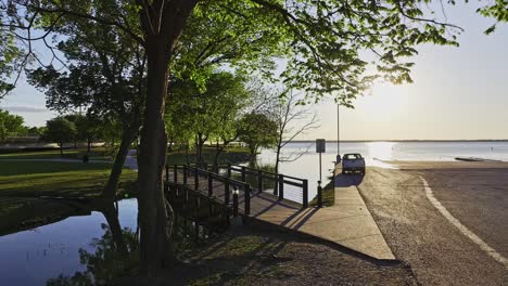 Goldene-Stunde-In-Einem-Park-In-Der-Nähe-Von-Lake-Ray-Hubbard-In-Rockwall,-Texas