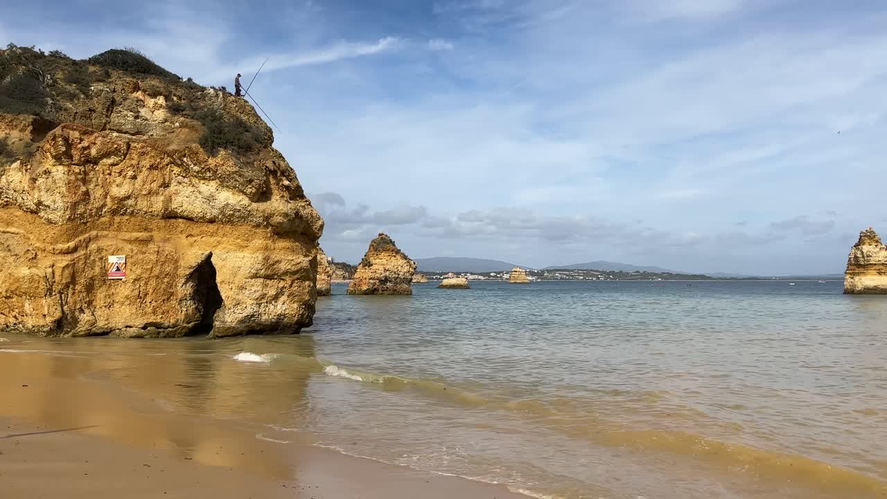 Acantilados costeros en las playas del sur de Portugal