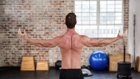 hombre flexionando en el gimnasio 4k