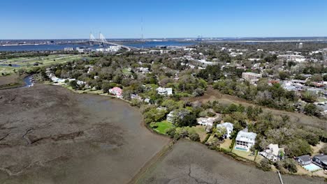 Monte-El-Empuje-Aéreo-Agradable-En-Cerca-De-Charleston-Sc,-Carolina-Del-Sur