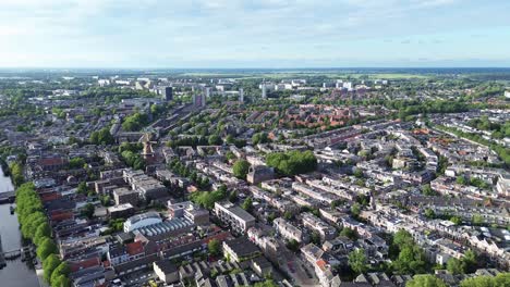 Vuelo-Corto-Hacia-El-Centro-De-La-Ciudad-De-Utrecht.