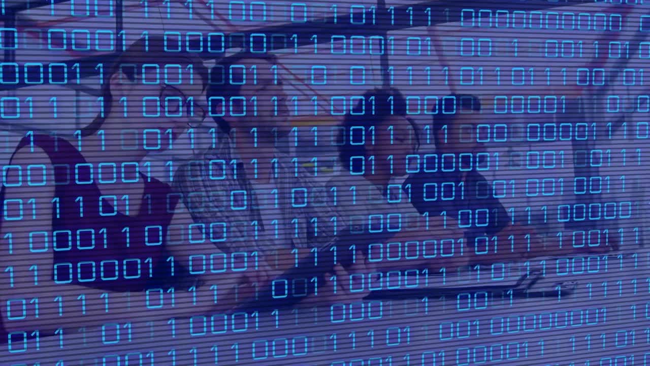 animación de código binario sobre diversas mujeres y hombres compañeros de trabajo en la oficina