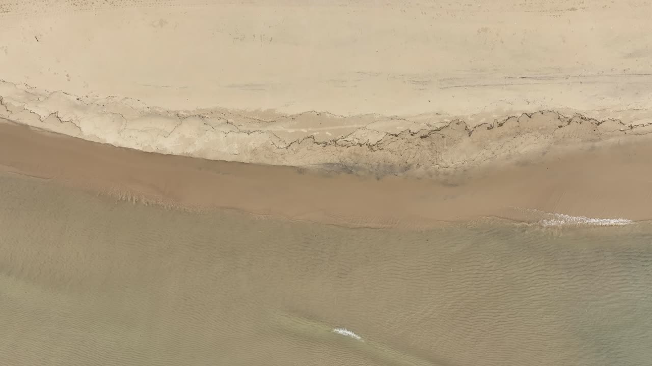 ミシガン湖の海岸線を直撃する