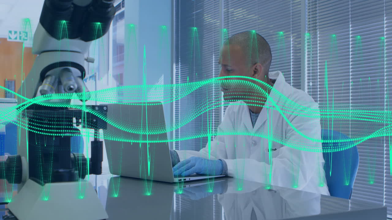animación del procesamiento de datos científicos sobre un científico masculino biracial en el laboratorio