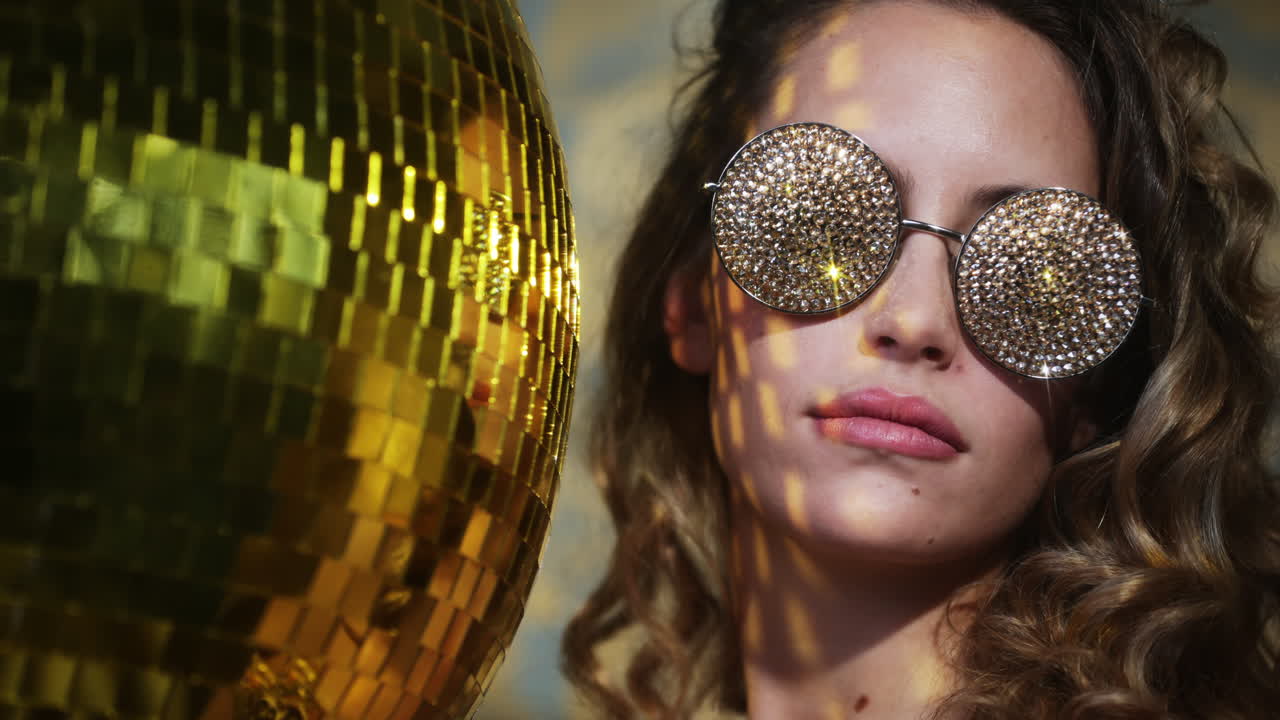 batb goldglasses 4k 29