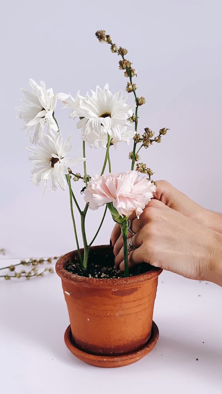 tutoriales de arreglo de flores - la creación de un ikebana sencillo