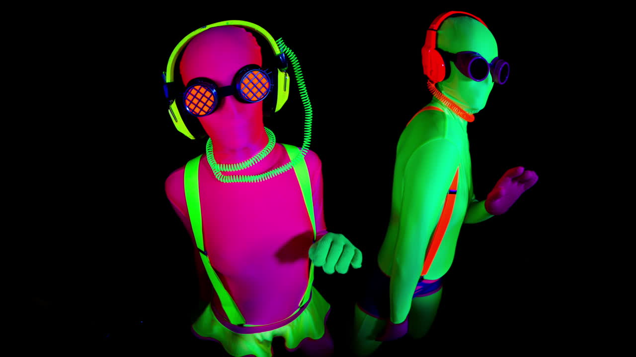 mujer en traje morph 07