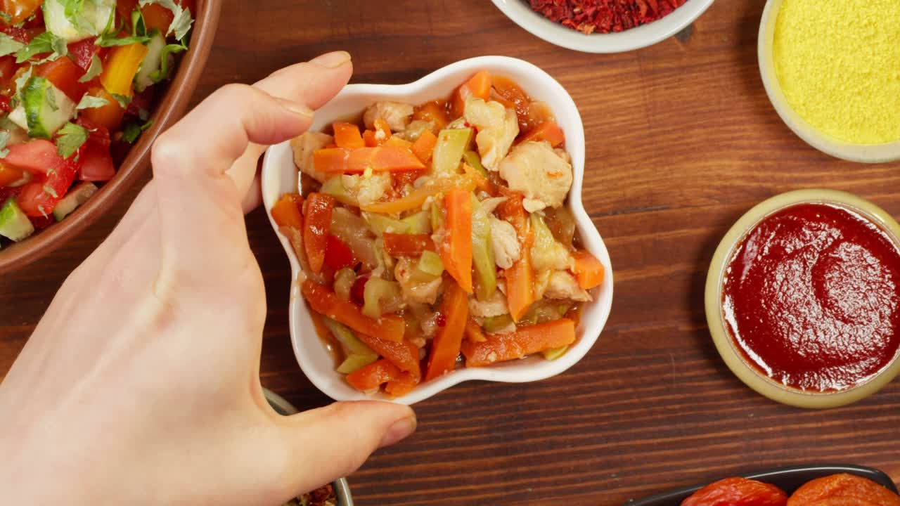 토마토 소스의 야채, 채식 음식, 중동 문화, 모로코 요리, 냉장고 개념