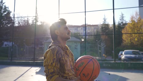 Jugador-De-Baloncesto-Discapacitado-En-Silla-De-Ruedas-Al-Aire-Libre.