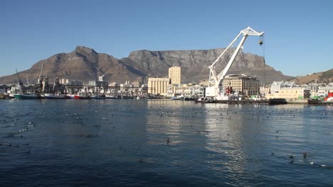 Cape-Town-harbour-with-table-mountain-in-Background